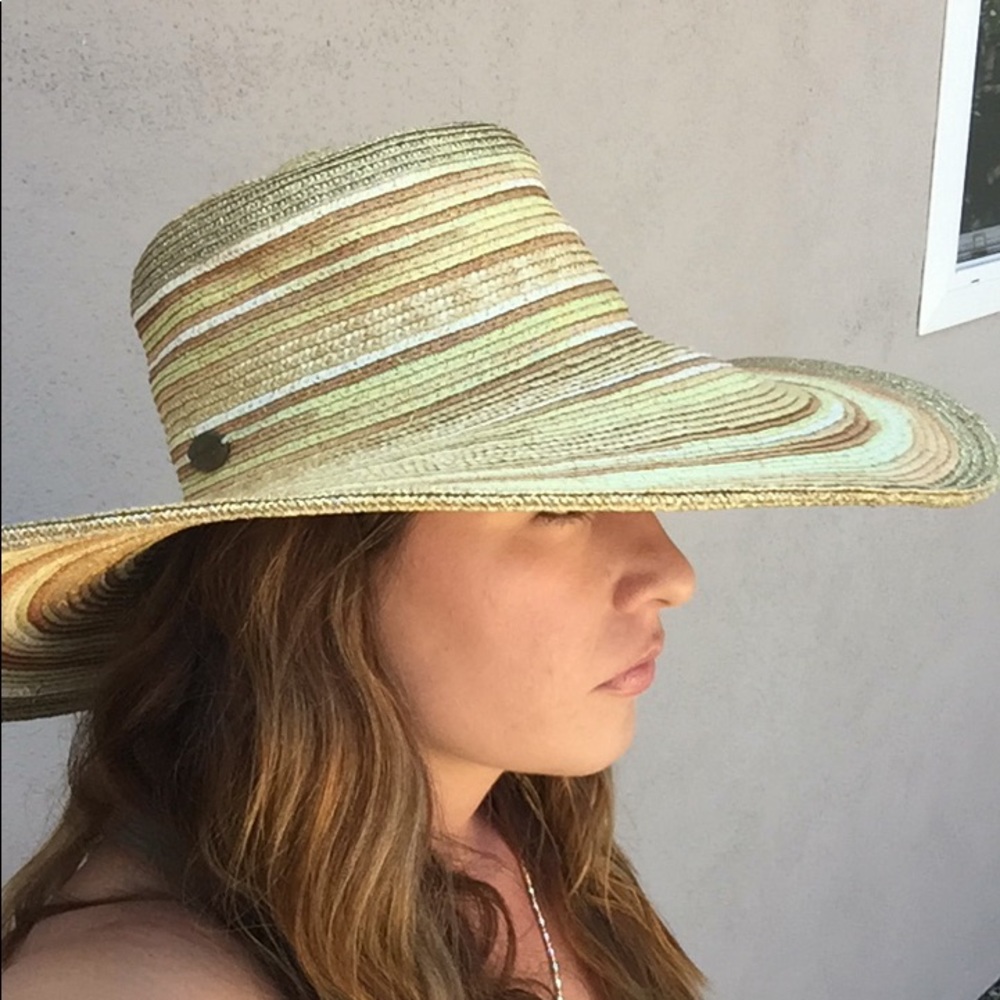 Gorgeous Sun Hat - Picture 2 of 5